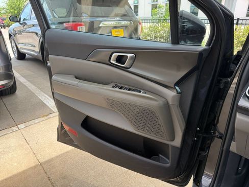 Used 2026 Kia Carnival FWD image 18