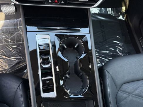 Used 2025 Volkswagen Atlas SE image 22