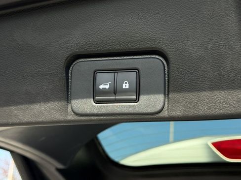 Used 2024 Nissan Rogue SV image 14