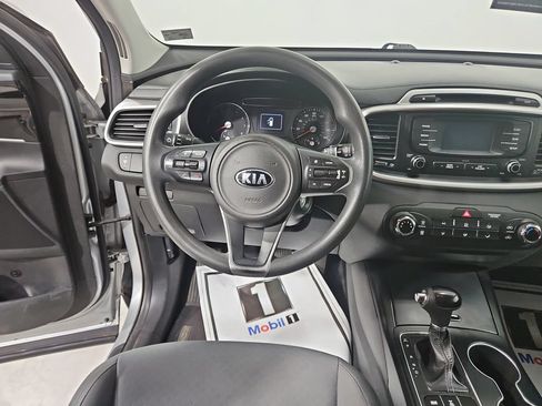 Used 2017 Kia Sorento AWD image 14