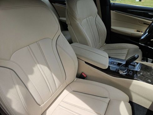 Used 2018 BMW 530i RWD image 18