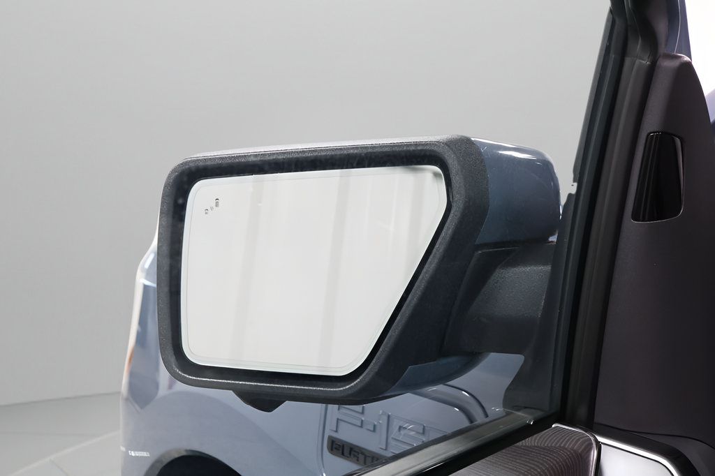 Used 2023 Ford F150 Lightning Platinum AWD/4WD image 27
