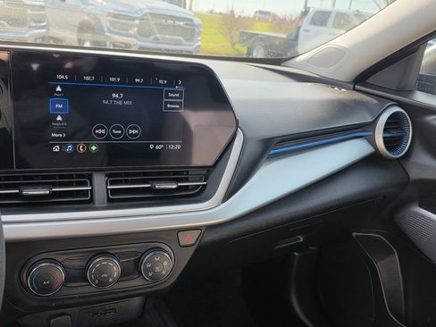 Used 2025 Chevrolet Trax LS image 23