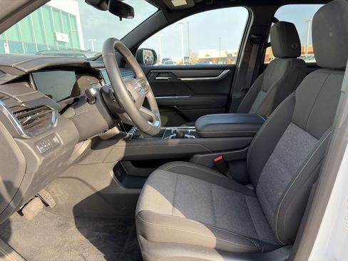 Used 2025 GMC Acadia Elevation image 14