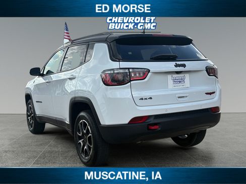 Used 2025 Jeep Compass Trailhawk AWD/4WD image 3