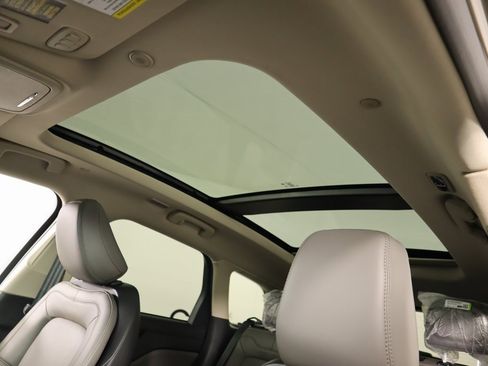 New 2025 Lincoln Corsair Reserve w/ Equipment Group 202A image 16