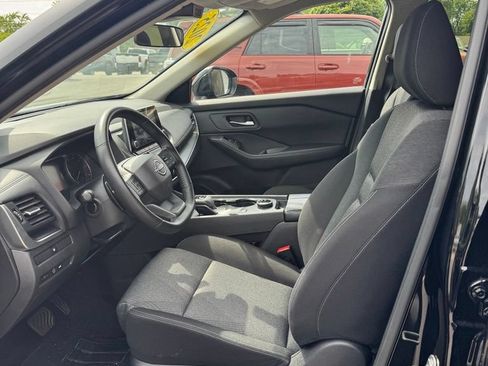 Used 2025 Nissan Rogue SV AWD/4WD image 10