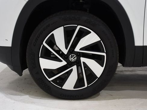 Used 2025 Volkswagen Atlas SEL AWD/4WD image 7