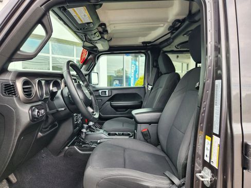 Used 2018 Jeep Wrangler Unlimited Sport S AWD/4WD image 24