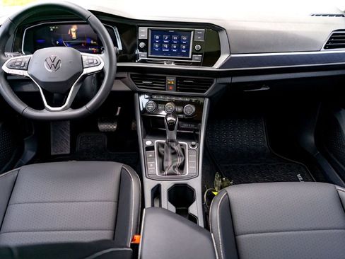 Used 2024 Volkswagen Jetta SE w/ Panoramic Sunroof Package FWD image 25