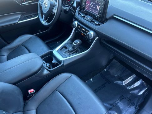 Used 2021 Toyota RAV4 XLE Premium w/ Carpet Mat Package (TMS) image 17