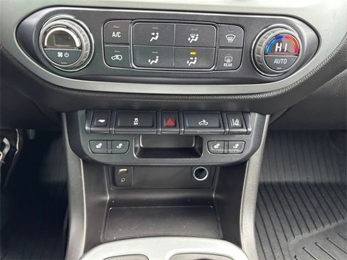 Used 2016 Chevrolet Colorado LT w/ Luxury Package, Chrome image 22