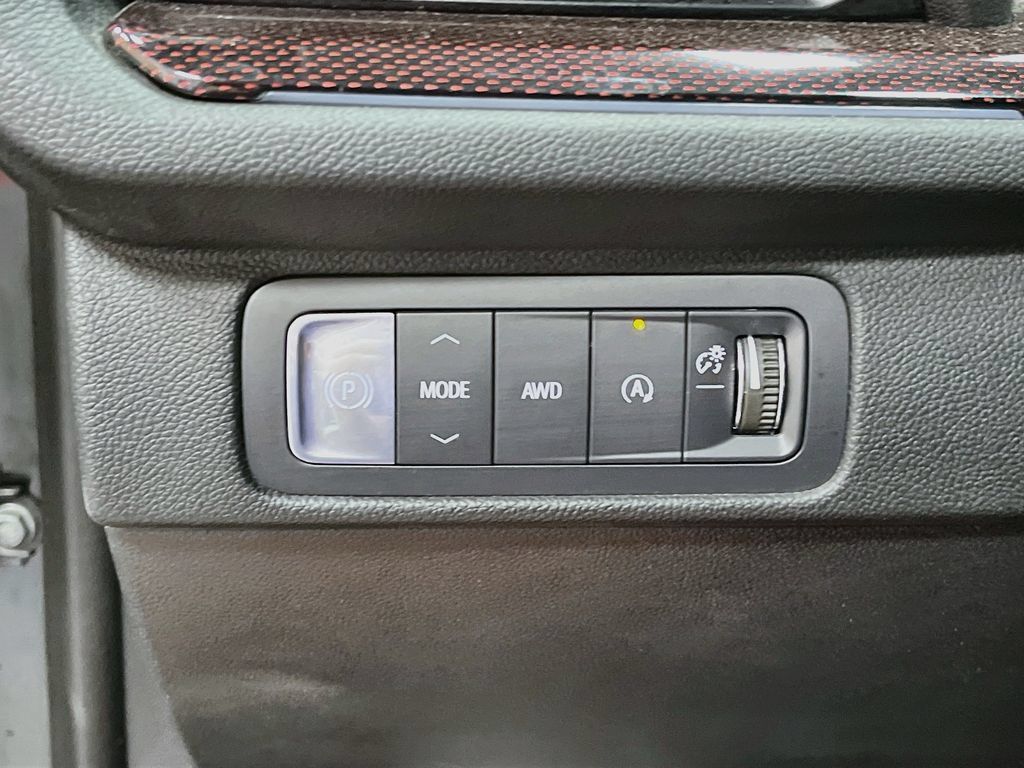 Used 2025 Chevrolet Traverse Z71 AWD/4WD image 10