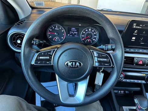 Used 2019 Kia Forte LXS image 2