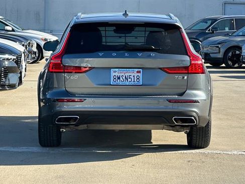 Used 2020 Volvo V60 T5 Cross Country image 4