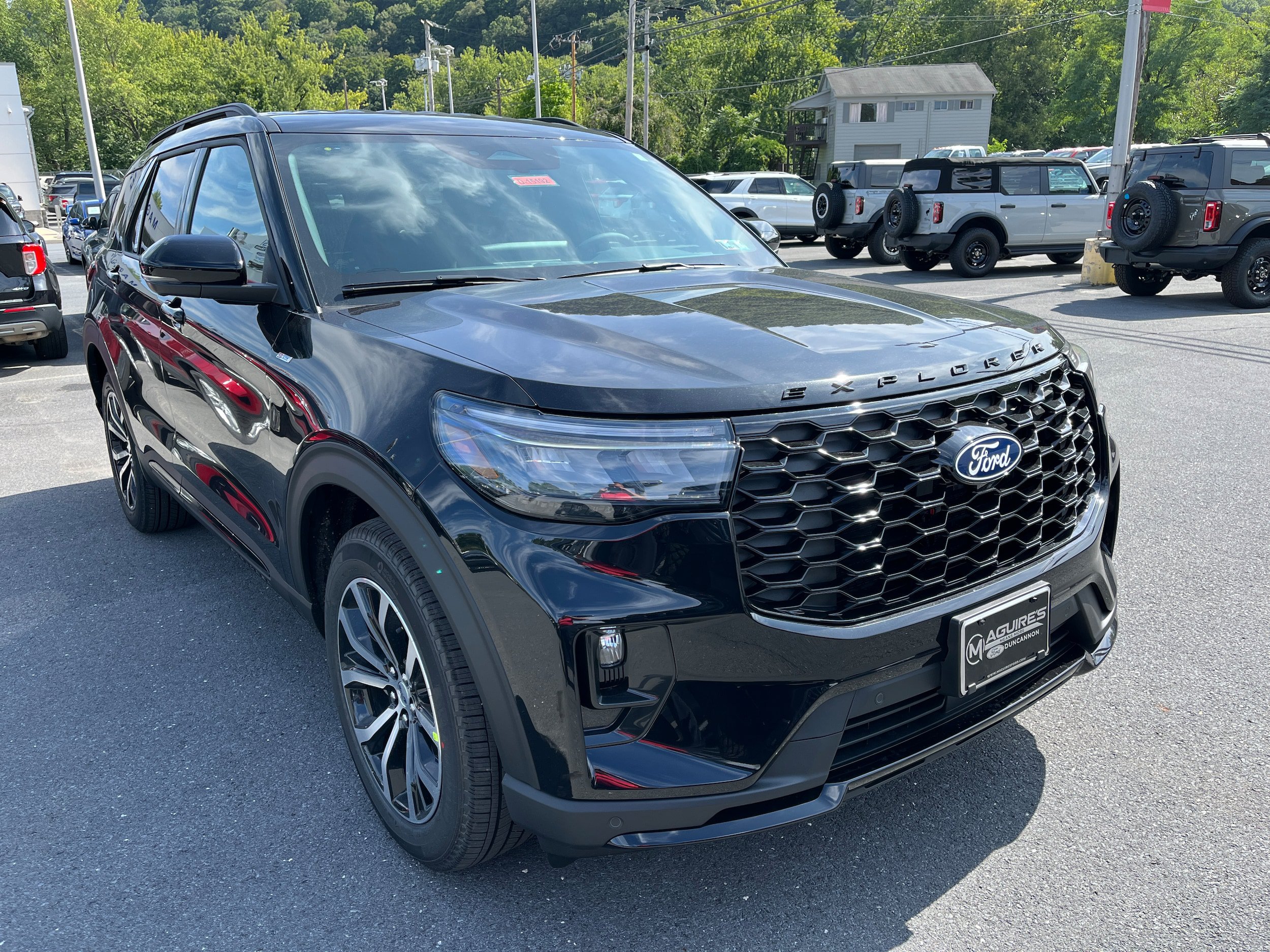 New 2027 Ford Explorer ST-Line AWD/4WD image 3