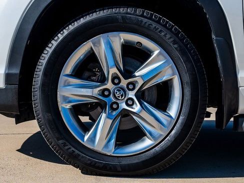 Used 2018 Toyota Highlander Limited image 6