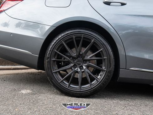 Used 2019 Mercedes-Benz S 560 4MATIC Sedan w/ Premium Package image 9