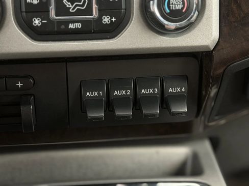 Used 2016 Ford F350 Platinum w/ FX4 Off-Road Package image 31