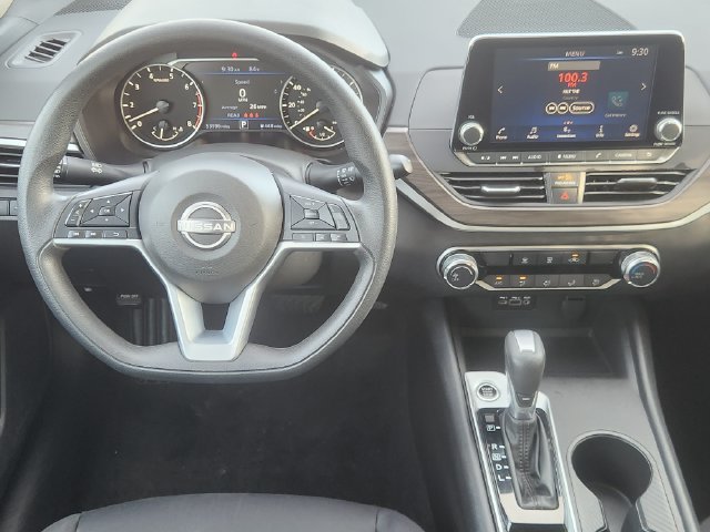 Used 2025 Nissan Altima 2.5 SV FWD image 25