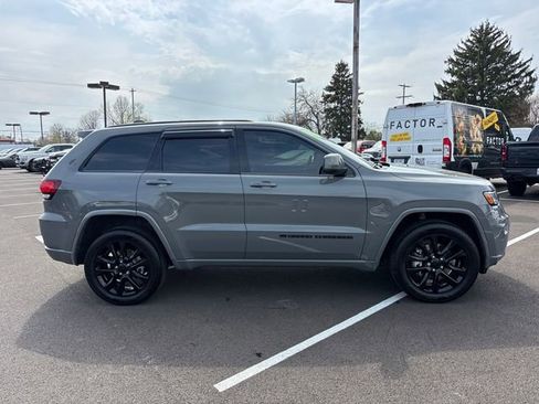 Used 2022 Jeep Grand Cherokee Laredo X image 29