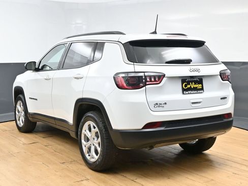 Used 2024 Jeep Compass Latitude AWD/4WD image 7