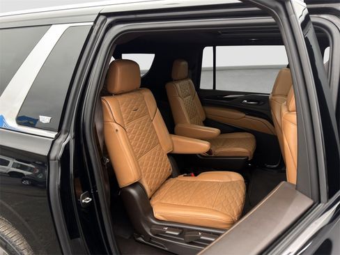 Used 2023 Cadillac Escalade ESV Premium Luxury image 19