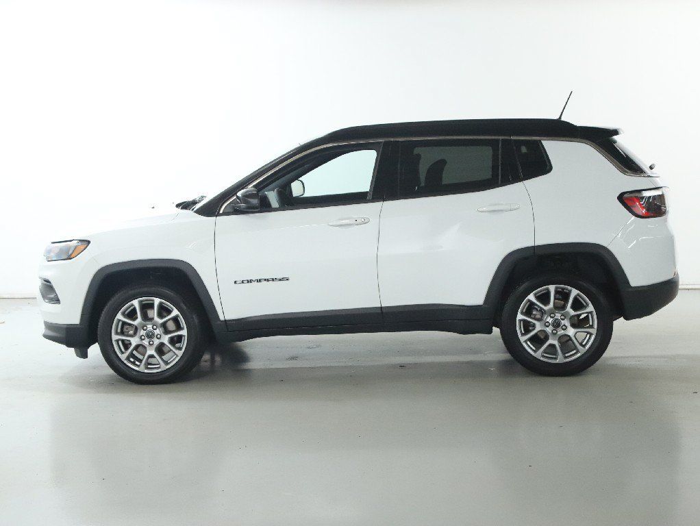 Used 2025 Jeep Compass Limited AWD/4WD image 38
