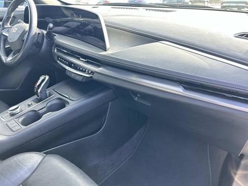 Used 2024 Cadillac XT4 Premium Luxury image 16