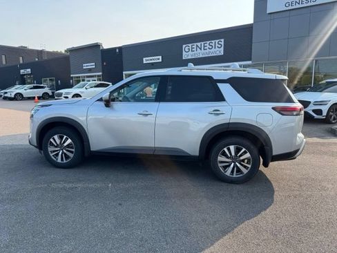 Used 2023 Nissan Pathfinder SL AWD/4WD image 5