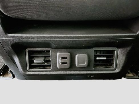 Used 2022 Chevrolet Silverado 1500 LT AWD/4WD image 25