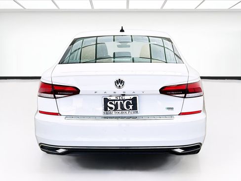 Used 2022 Volkswagen Passat 2.0T SE FWD image 5