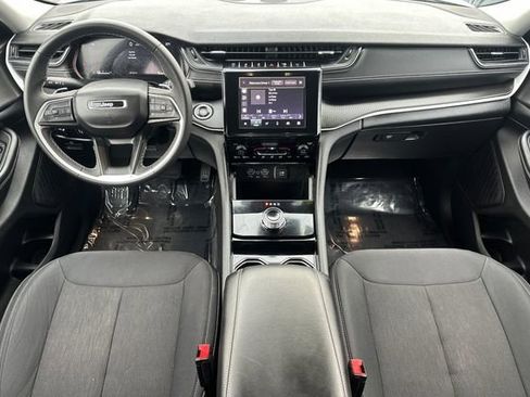 Used 2023 Jeep Grand Cherokee L Laredo image 15