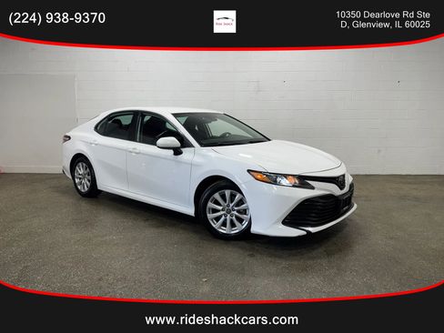 Used 2019 Toyota Camry LE FWD image 1