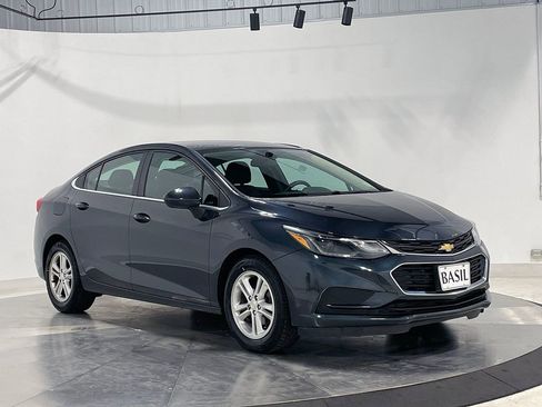 Used 2018 Chevrolet Cruze LT w/ Convenience Package FWD image 37