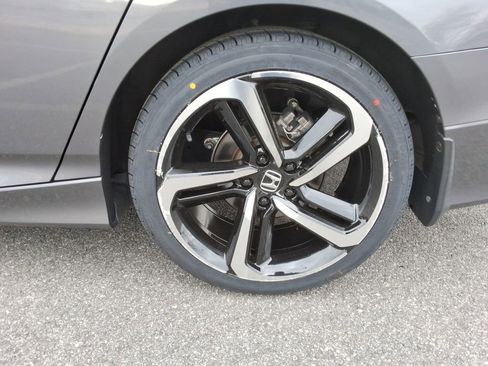 Used 2018 Honda Accord Sport image 11