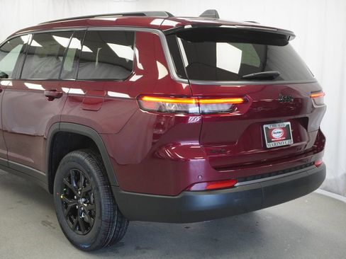 New 2026 Jeep Grand Cherokee L 4WD image 12