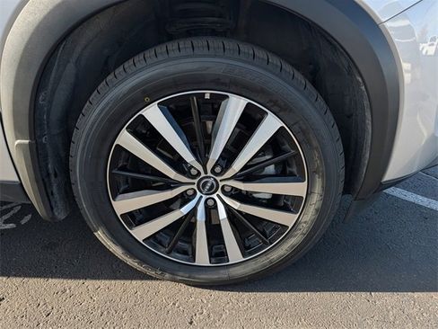 Used 2024 Nissan Pathfinder Platinum image 25