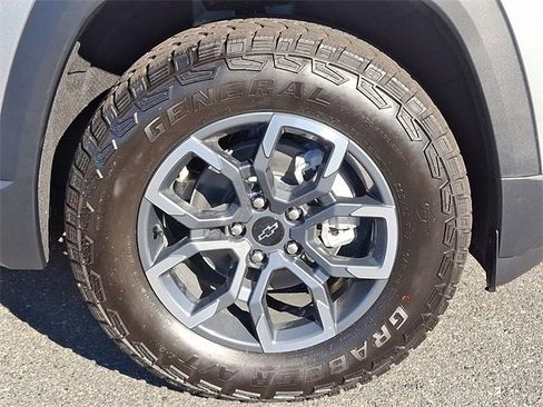 New 2025 Chevrolet Equinox ACTIV w/ Safety and Technology Package image 6