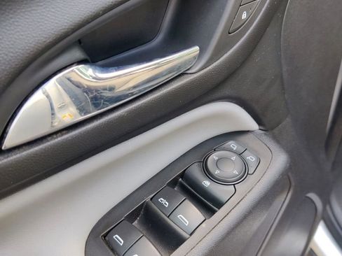 Used 2020 Chevrolet Equinox LS w/ LS Convenience Package image 18