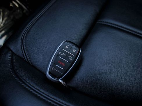 Used 2018 Alfa Romeo Stelvio AWD image 33