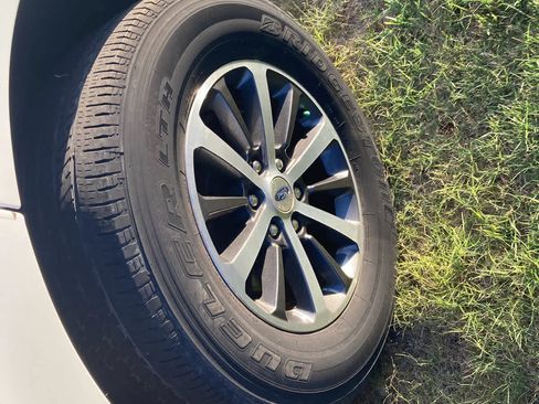 Used 2019 Ford Expedition XLT w/ Equipment Group 202A RWD image 3