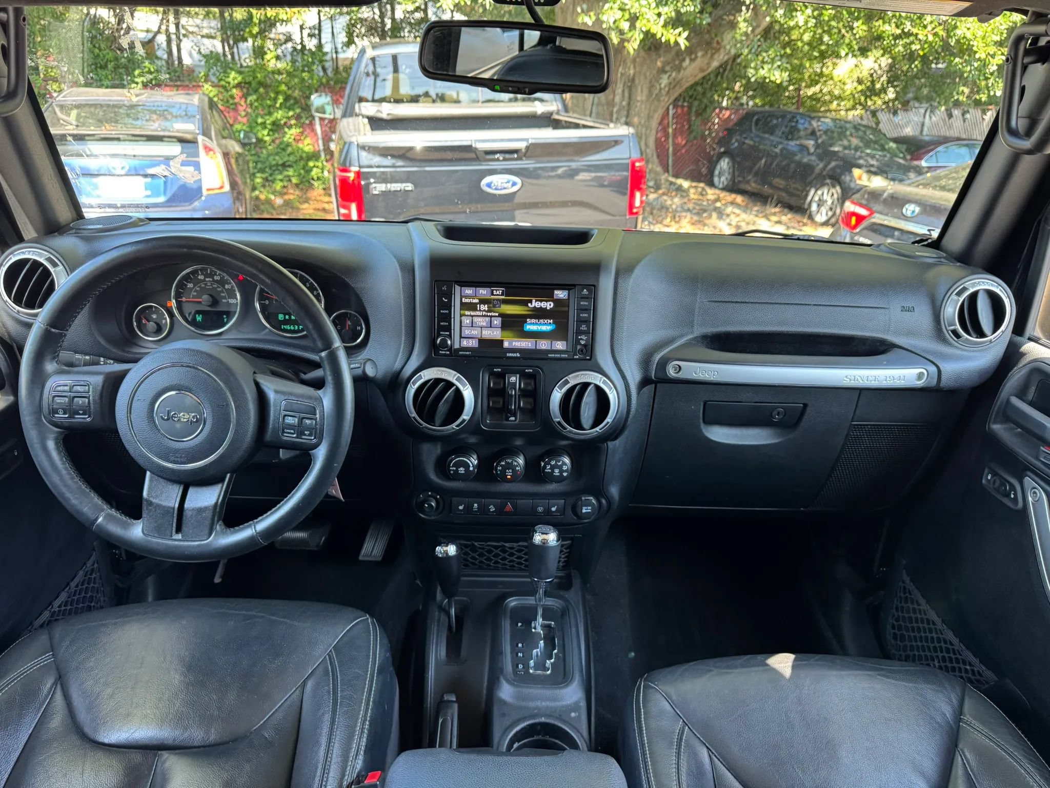 Used 2015 Jeep Wrangler Unlimited Sahara w/ Connectivity Group AWD/4WD image 10