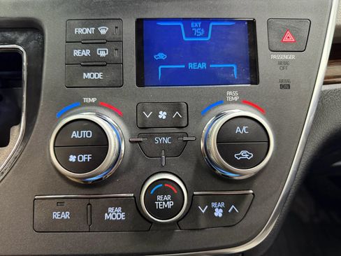 Used 2019 Toyota Sienna Limited Premium AWD/4WD image 29