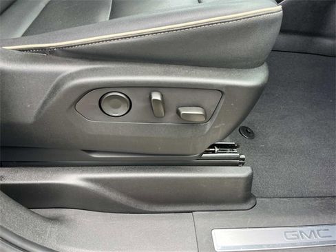 Used 2024 GMC Yukon SLT image 26