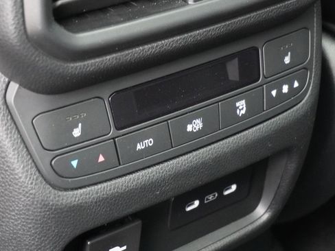 Used 2025 Honda Pilot Black Edition image 19