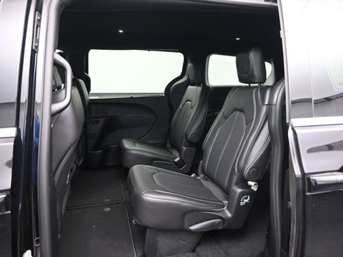 New 2026 Chrysler Pacifica Select AWD/4WD image 24