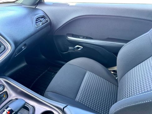 Used 2018 Dodge Challenger R/T image 32