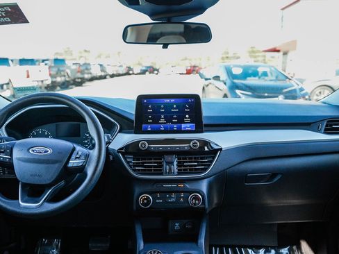 Used 2022 Ford Escape SE image 13