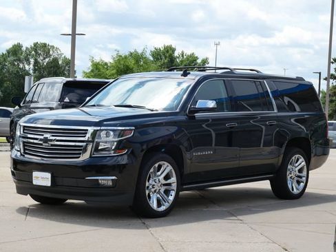 Used 2020 Chevrolet Suburban Premier w/ Premier Plus Edition AWD/4WD image 3